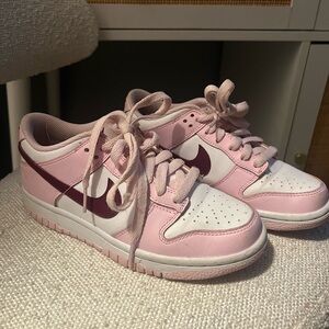 pink used dunks